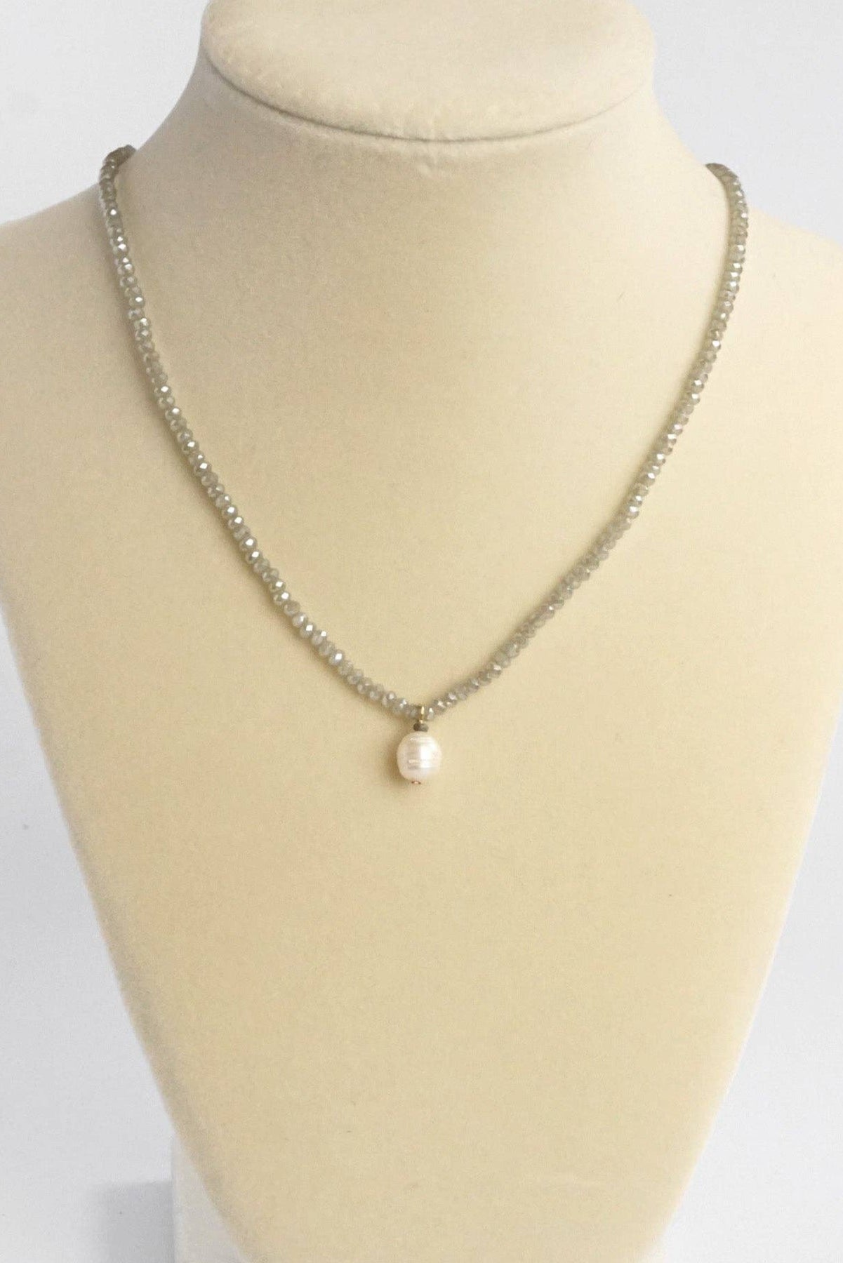 16" Glass Bead Necklace with Freshwater Pearl Pendant - Light Gray