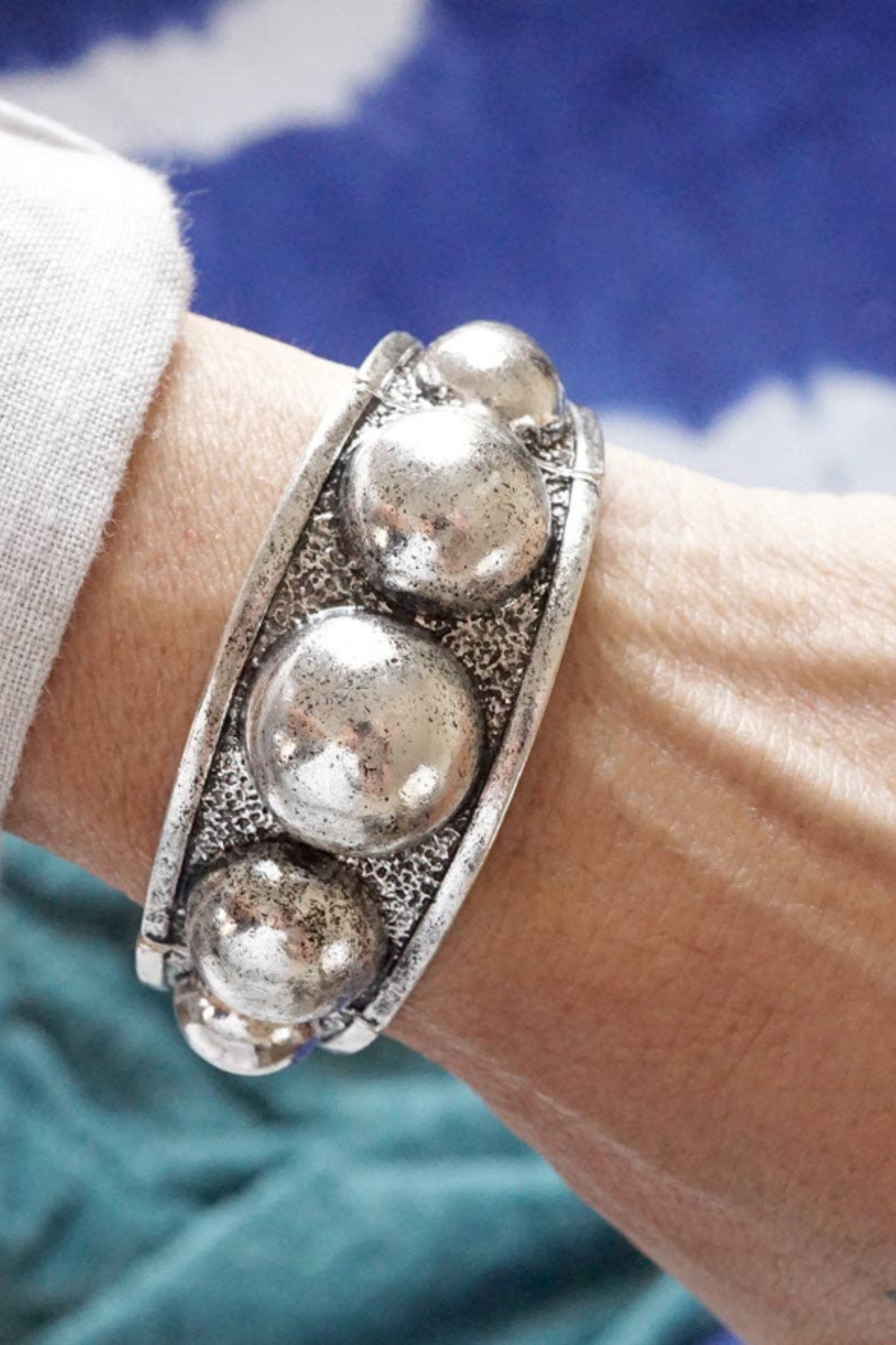 Tapered Bubbles Western Bangle - Silver Dusk