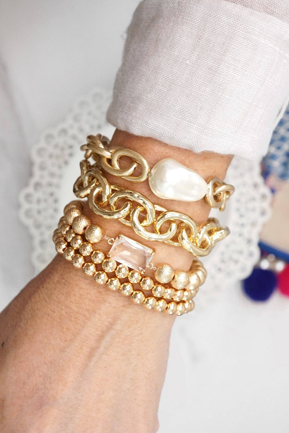 Chunky Chain with a Large Pearl Bracelet in Worn Gold