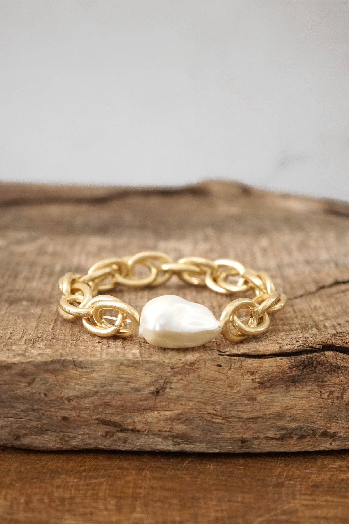 Chunky Chain with a Large Pearl Bracelet in Worn Gold