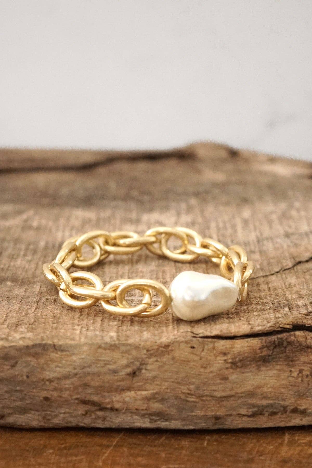 Chunky Chain with a Large Pearl Bracelet in Worn Gold