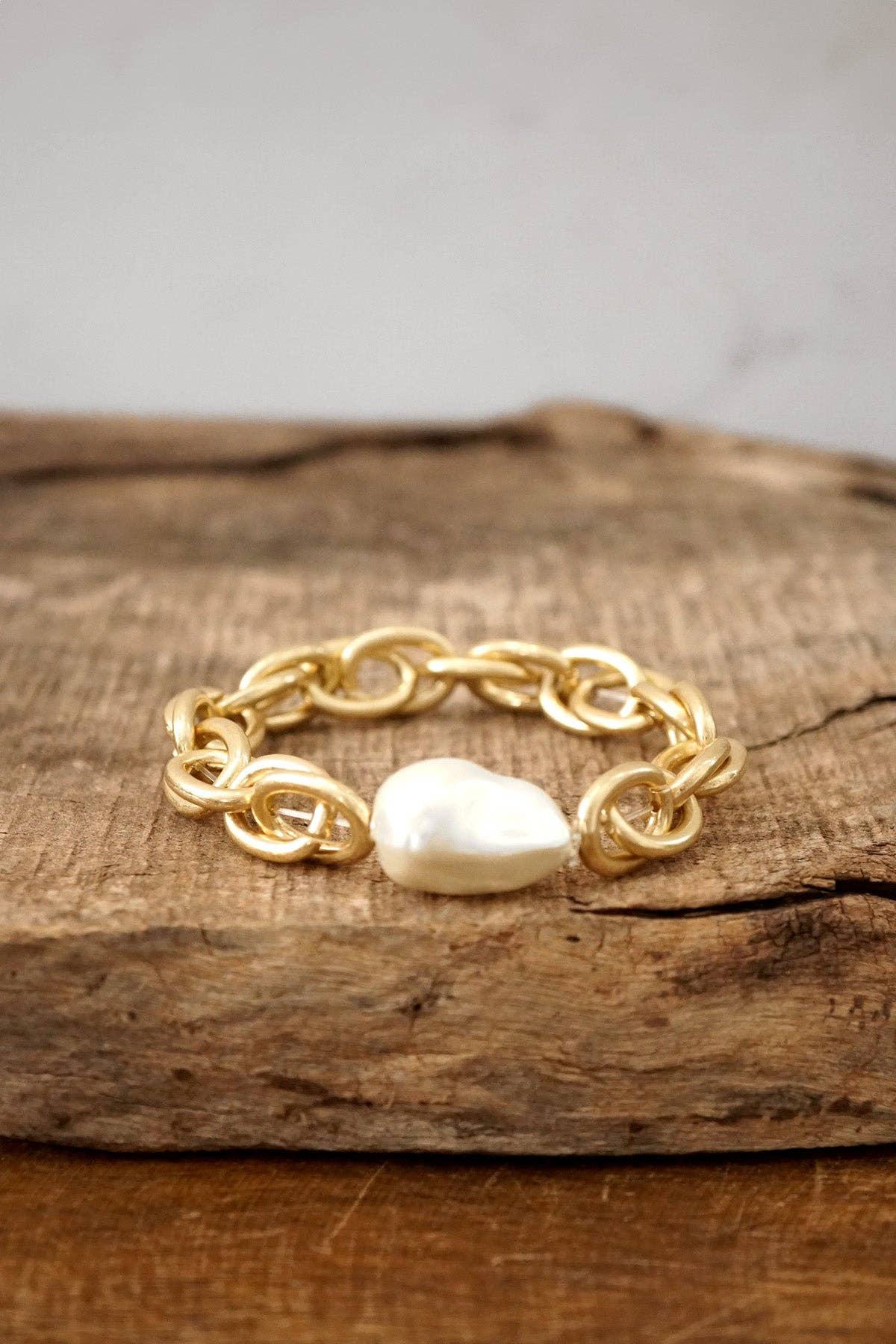 Chunky Chain with a Large Pearl Bracelet in Worn Gold