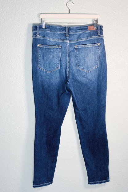 Thrifted Judy Blue Boyfriend Fit Dark Blue Jeans - Size 15|32