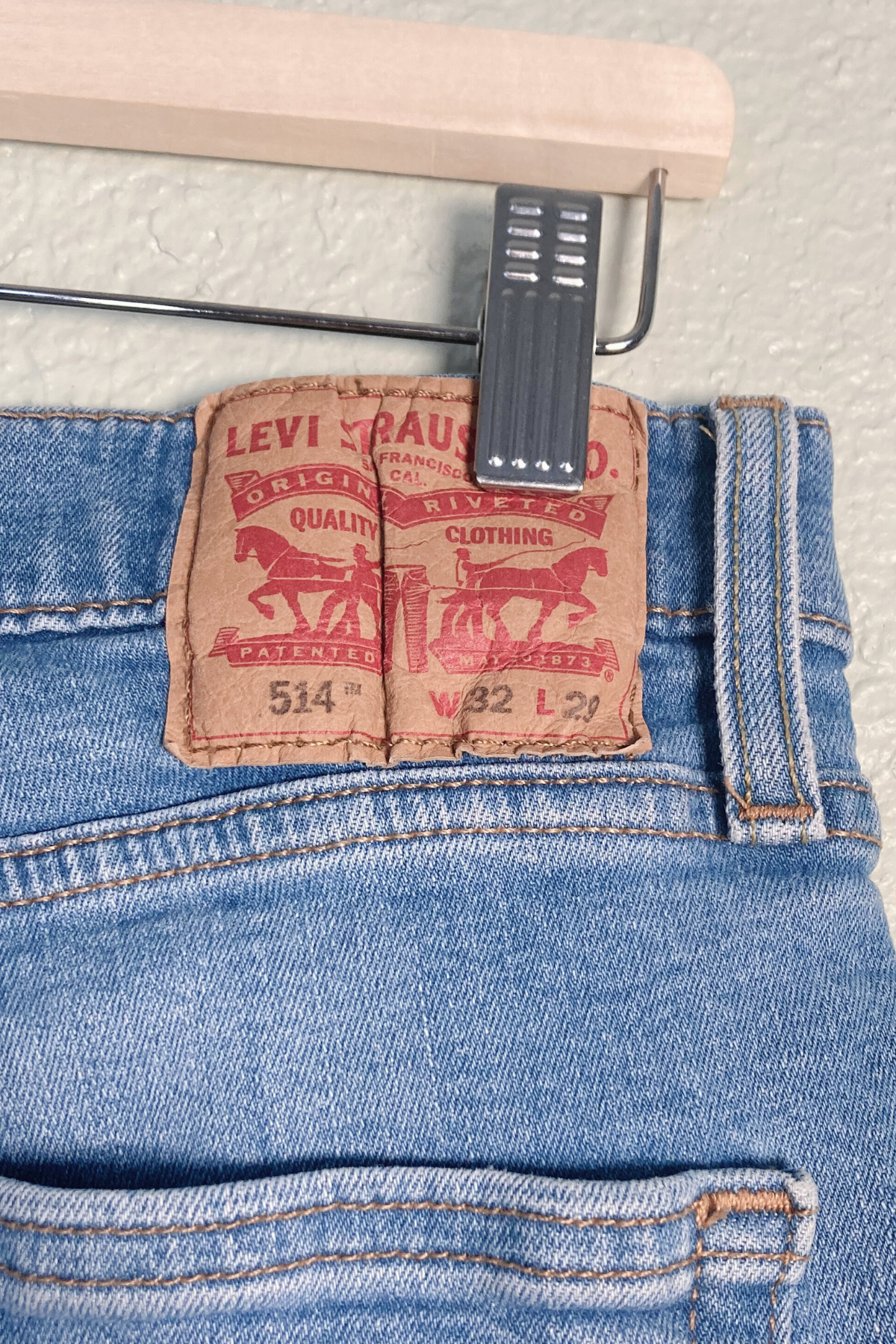 Thrifted 514 Levi Blue Jeans - Size 32x29