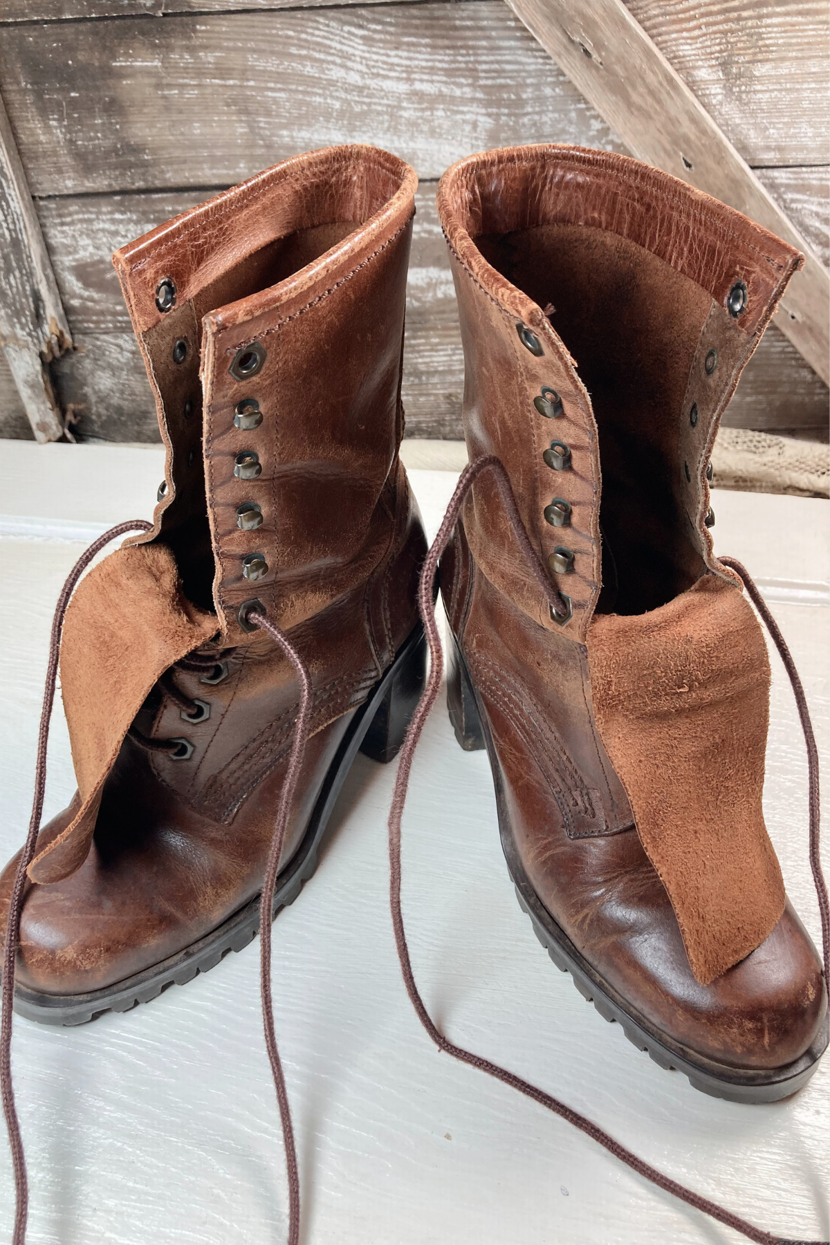 Thrifted Guess Brown High Heel Leather Boots- Size: measures 5-5.5